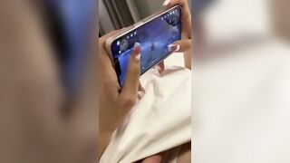 Vừa xxx tình nhân xinh vừa call video khoe cảnh xoạc cho bạn thân xem. phần 1