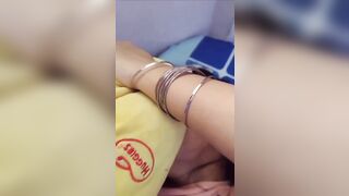 Giằn co em họ đè đụ không bao chơi khỏi cởi đồ