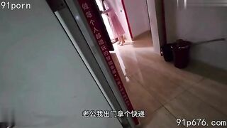 Cô giáo Public người đưa văn kiện