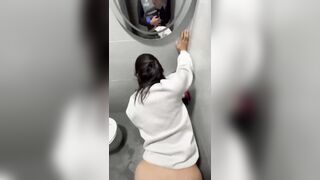 địt bé người yêu dâm từ wc công cộng chưa đủ em còn đòi về phòng