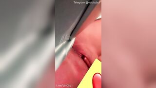 Bướm non thủ dâm móc lồn 2