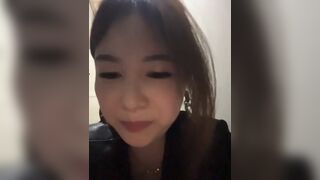 Mb u35 lồn to múp thủ dâm bằng toy chảy nước lồn