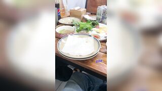 bé sinh viên nhờ anh qua dọn lông giúp lồn nhiều nước  - phần 1