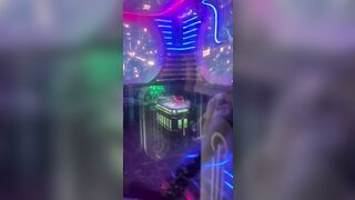 Quay lén anhzai cân 2 em ktv trong karaoke