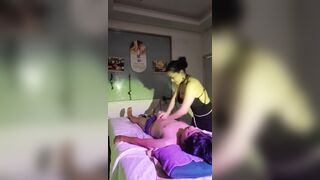 Mb masage sục cặc cho khách dâm đãng đặt cam quay lén luôn
