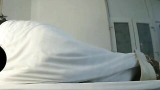 Mẹ kế mặc đồ vậy con chịu sao nổi