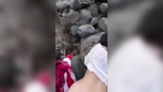Dượng nói dắt con đi suối chơi mà đè đụ con vậy đó