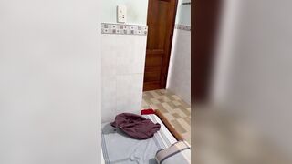 Con bú cho cậu rồi cậu đi ra đi định địt con à