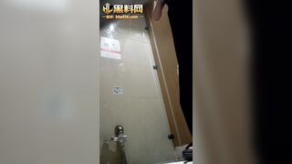 Cam kín quay lén các e teen tq đầy đủ các thể loại đi vệ sinh trg wc công cộng