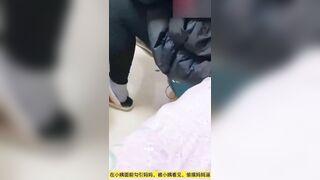 Lén lút mò vú vụng trộm địt nhau với c dâu sau lưng cả nhà