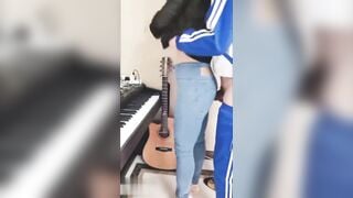 Cô giáo dạy nhạc dâm đãng gạ em học sinh cặc to đụ mình sướng lồn