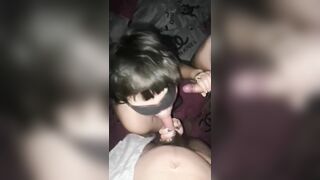 Bịt mắt bú cu cho 2 anh