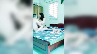 Chồng nứng cặc địt vợ mạnh bạo cực sung (Full Clip) phần 1