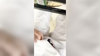 Lén la lén lút trong giờ học nó mới nứng