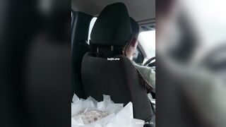 Dâm nữ xinh đẹp vừa đi taxi vừa lên cơn nứng lồn lén lút lột sạch đồ sau lưng a tài