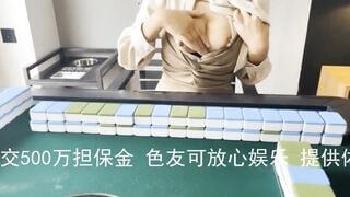 Nhỏ b thân cá cược đánh mạt chược thua nên phải lấy thân ra gánh nợ