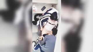 Bắt gặp cặp đôi địt nhau dưới cầu thang