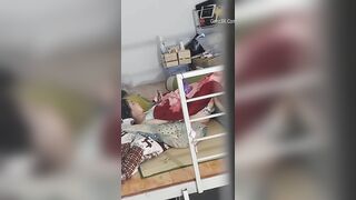 Quay Trộm Em Gái Vừa Xem Sex Vừa Móc Lồn