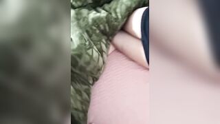 Nằm xoa mông nhỏ bạn thân làm liều vén váy lên
