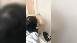 Quay lén nhỏ hàng xóm dáng ngon đi tắm