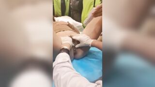 Cô gái trở thành "công cụ dạy học" cho sinh viên Y