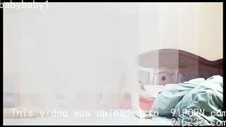 Mày là anh họ tao mà, mày xuất vô trong là tao có thai mất