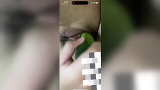 Call video chat sex với e rau lồn hồng thắm vừa tròn 18 xem e dùng dưa leo móc lồn #3