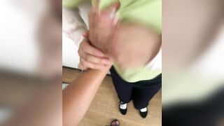 Gạ gẫm chị giúp việc cho tiền để được bóp vú sờ lồn dâm đãng kích thích