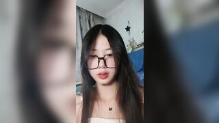 Siêu phẩm sinh viên thủ dâm bằng máy rung lồn siêu múp hồng vcl
