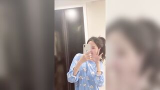 Em teen khoe body đằng sau lớp áo rộng