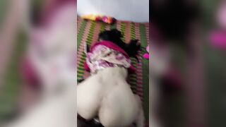 Đang xem phim sex thì dượng bất ngờ vô doggy