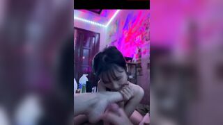 còn nhỏ mà skill bú liếm đã cỡ này rồi