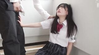 Hoa khôi lớp uống phải thuốc lạ, nứng ra nước ướt át nóng ran vì nứng phần 1