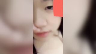 Hotgirl playerdou Mộc Mộc show vú với khách p2