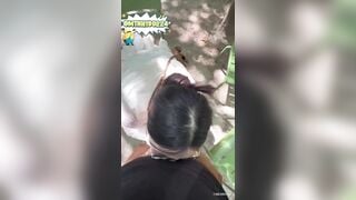 bé kính cận dâm
