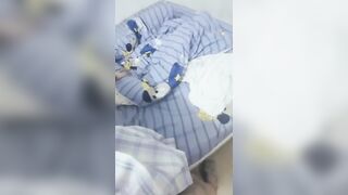 Bé đĩ em họ trên mạng thì ngây thơ chứ ở nhà hay dạng chân đưa cái lồn rậm cho a đụ