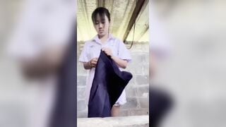 Quay lén em rau hàng xóm chubby vú to lồn múp tắm phần 2