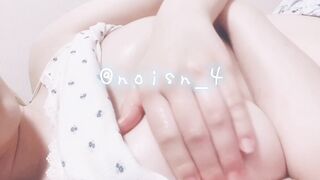 " Anh họ coi clip em xoa vú không - em gửi cho nhé"