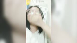 quen lâu mới biết con ghệ thích húp nước lồn của mình