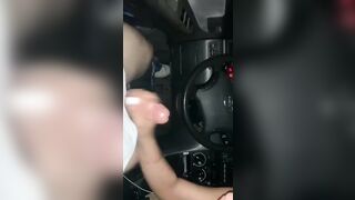 được em yêu bú cu trên xe ô tô