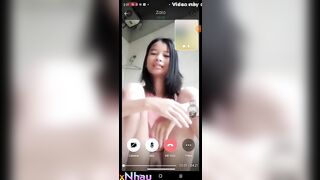 E gục sinh chọc móc áo vào lồn