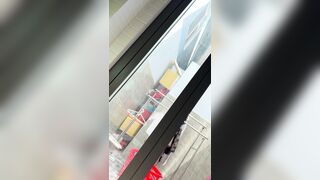 quay lén dưới váy ngủ chị hàng xóm
