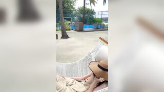 Thấy em gái ngủ hở vú bên bờ biển sao đáy anh em