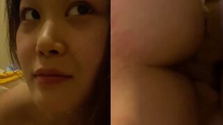 Liếc Nhìn Người Yêu Vì Lần Đầu Bị Yêu Cầu Bú Cu