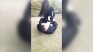 Đánh nhau mà chơi bóp chim thế này thì chịu rồi
