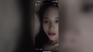 Vừa chịch vừa live xả đồ