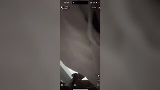Vừa chịch vừa live xả đồ
