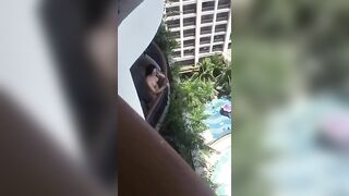 Quay lén em gái hàng xóm show hàng công khai
