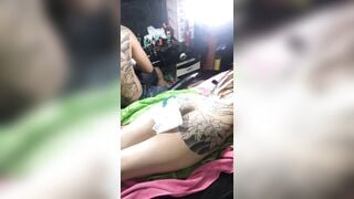 Em gái nude xăm full lưng