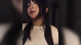 Gái xinh dâm nhét toy vào lồn dung kích thích trên live p1